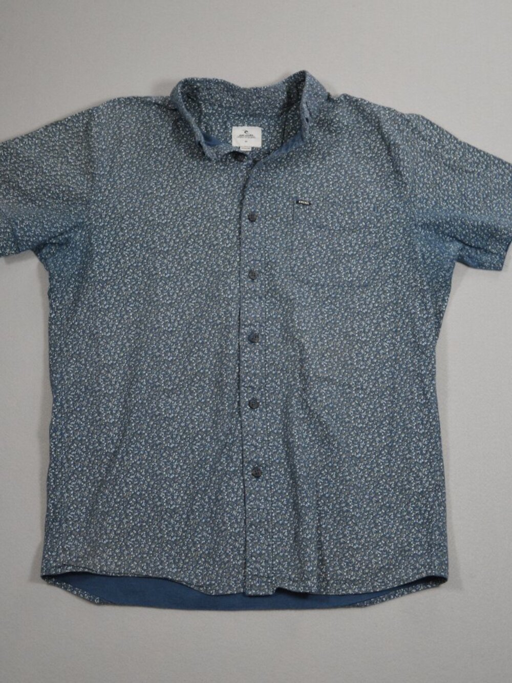 🌊 Rip Curl Blue Floral Button Up Shirt Mens M Beach Surf Casual
